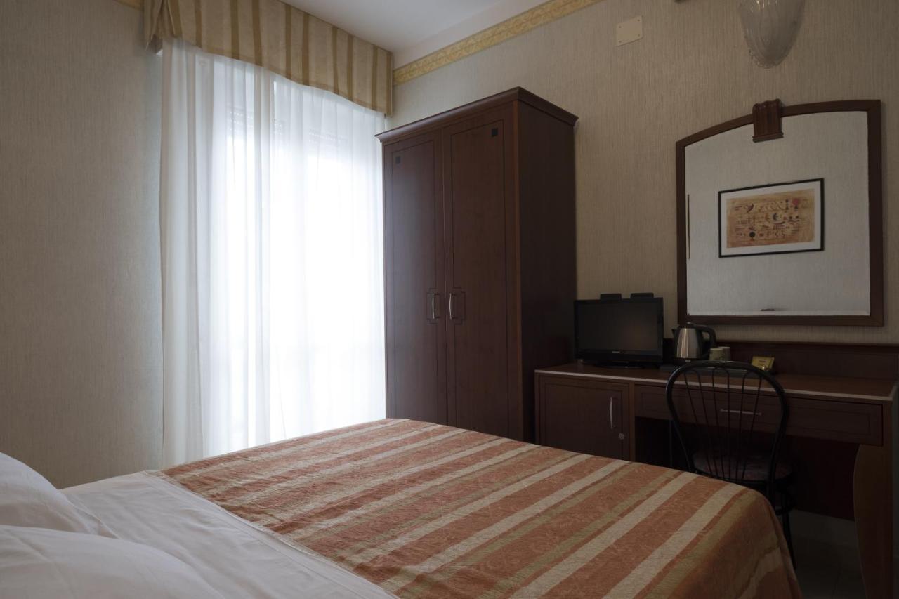 Hotel Rex リミニ エクステリア 写真