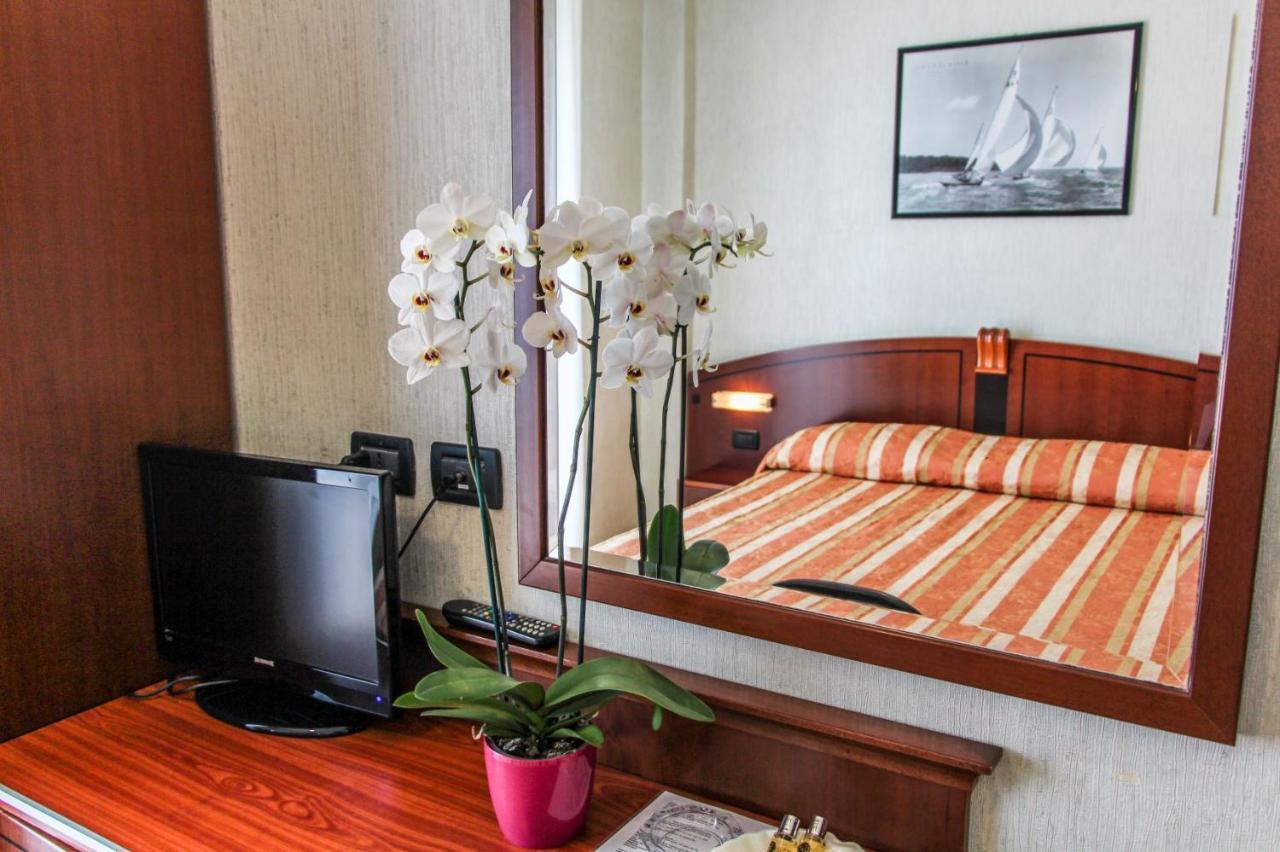 Hotel Rex リミニ エクステリア 写真